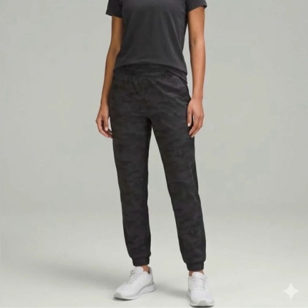 Athleta Brooklyn Textured Jogger Elastic Waist Black camo Athleisure Size 6